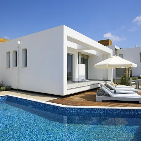 Paradise Cove Luxurious * 파포스