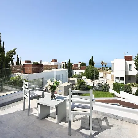 天堂湾豪华海滩别墅 * Paphos