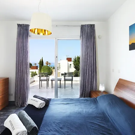 天堂湾豪华海滩别墅 * Paphos