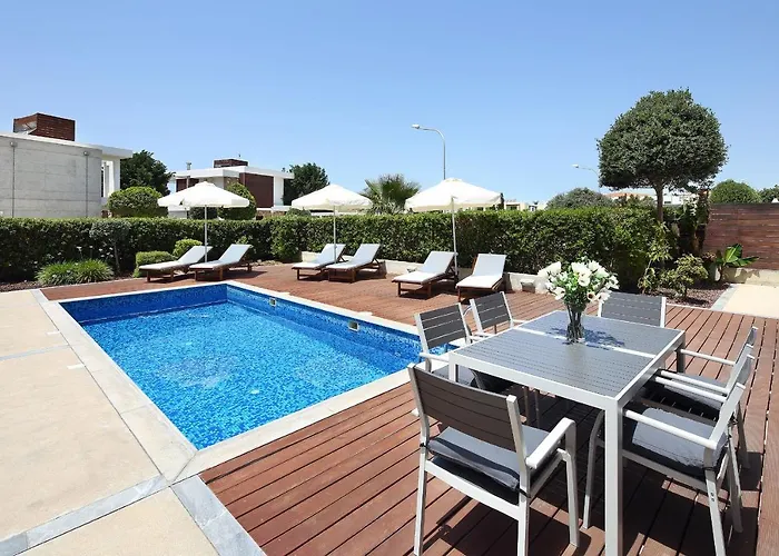 Paradise Cove Luxurious Willa Pafos