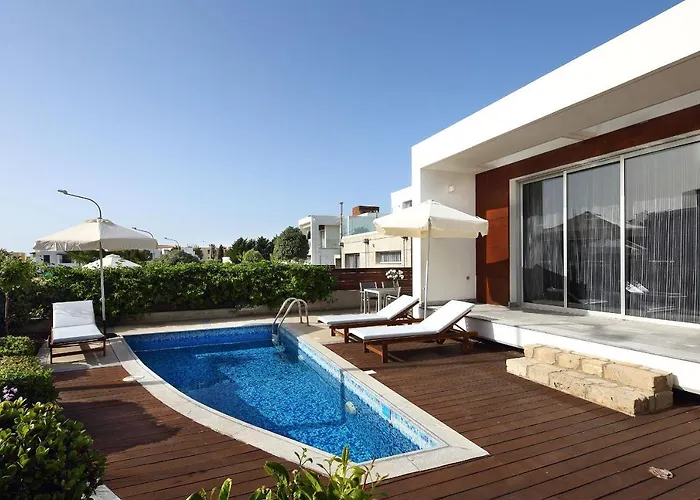 Paradise Cove Luxurious Paphos
