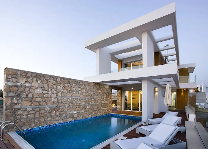 Willa Paradise Cove Luxurious