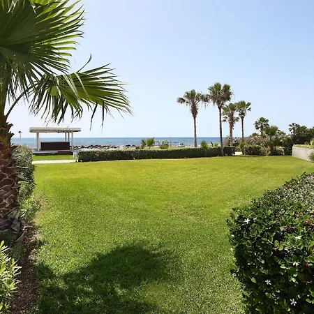 Paradise Cove Luxurious Вилла Пафос