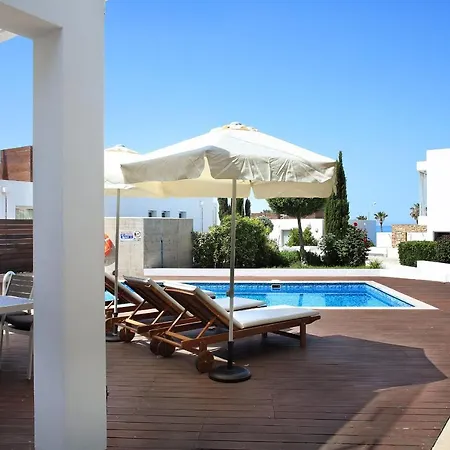 Paradise Cove Luxurious Вилла Пафос