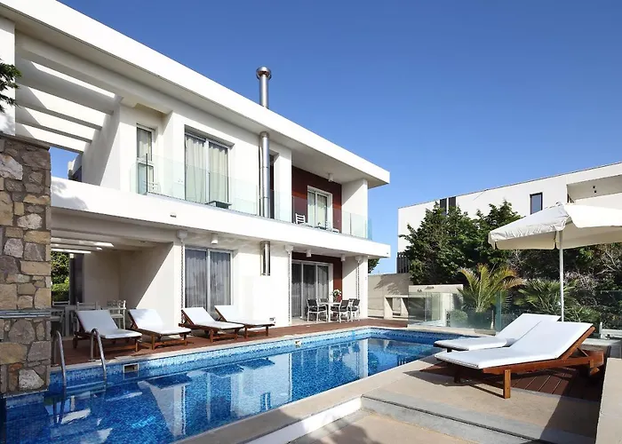 Paradise Cove Luxurious Vila Paphos