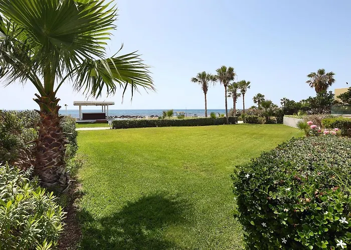 Paradise Cove Luxurious Vila Paphos