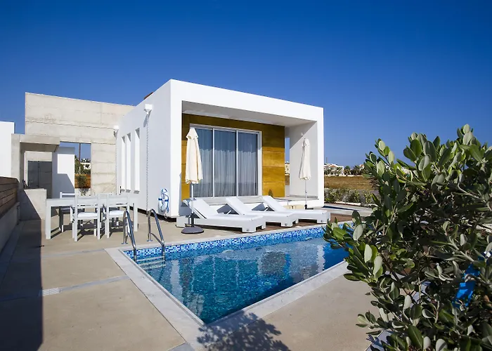 Paradise Cove Luxurious Vila *