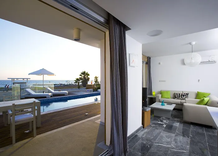 Paradise Cove Luxurious Vila Paphos