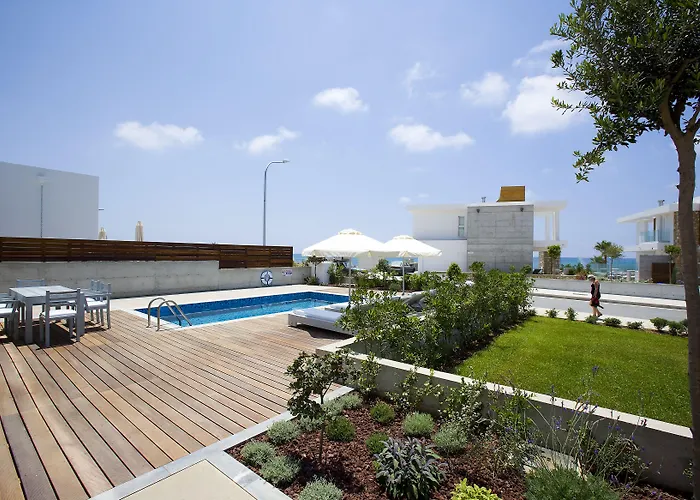 Paradise Cove Luxurious Vila Paphos